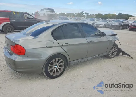 2011 BMW 328 Xi z USA, uszkodzony, nr VIN WBAPK7C52BA974176